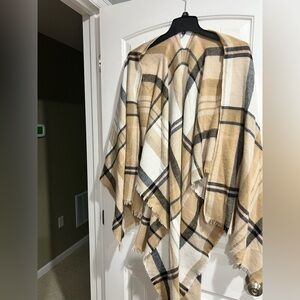 Old Navy plaid shawl tan pink brown white black women’s